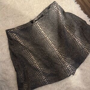 DO+BE Black and Cream Patterned Mini Skirt